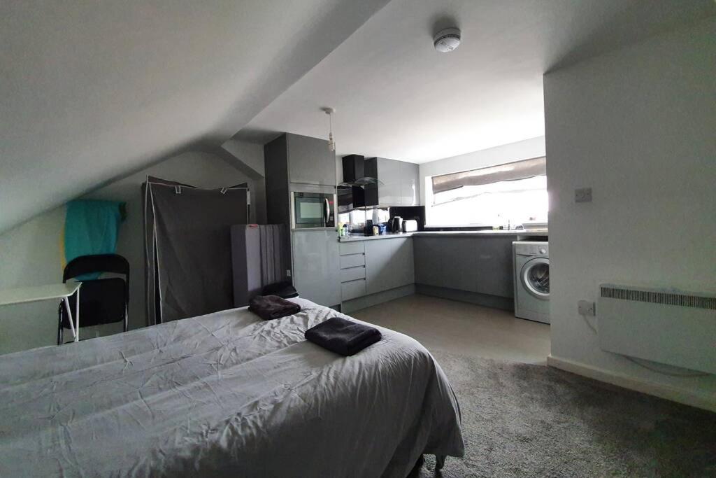2Nd Floor Comfy Swindon Centre - Loft Studio公寓 外观 照片